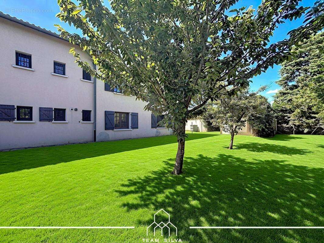 Maison 220 m² à Ternay  - photo 2