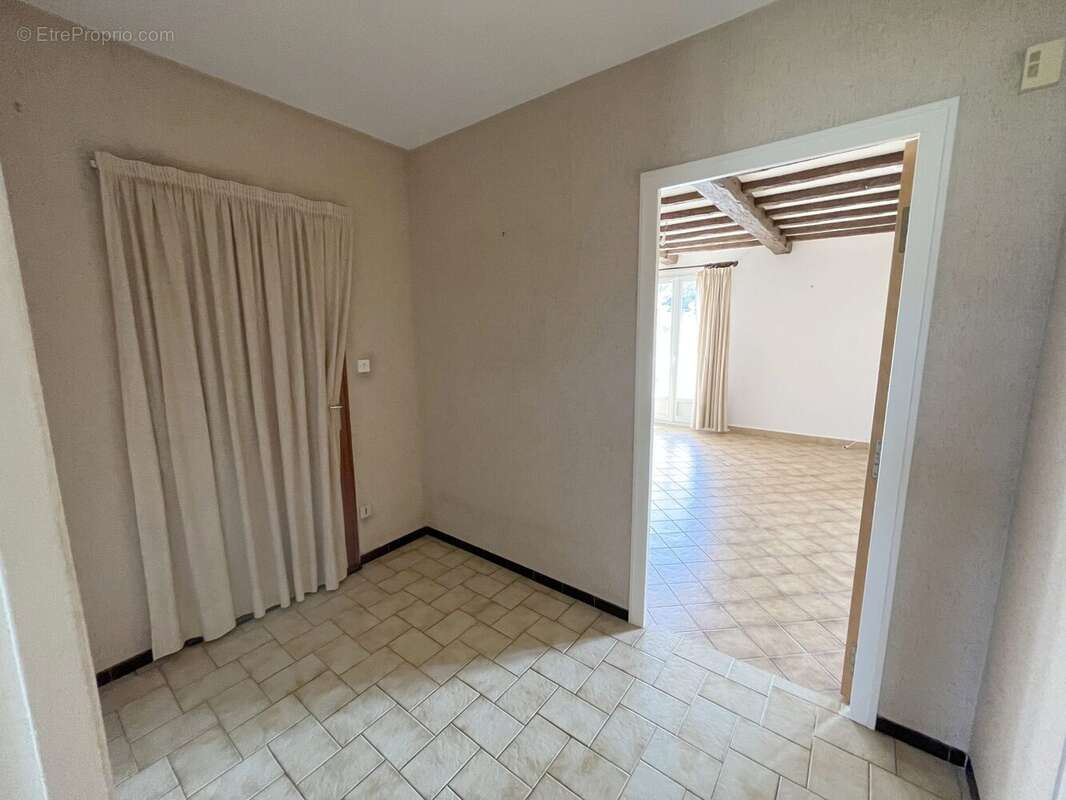 Appartement 89 m² à Le Cheylard  - photo 2