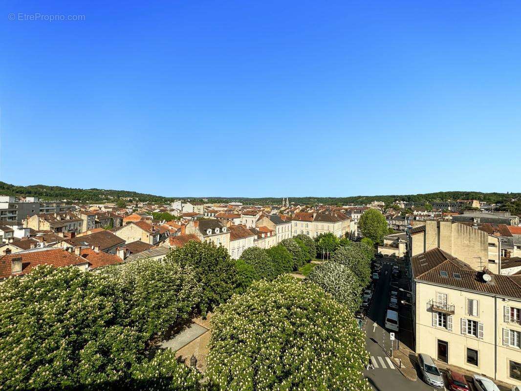 Rare à Périgueux : dernier étage avec ascenseur et terrasse filante en cœur de ville - photo 3