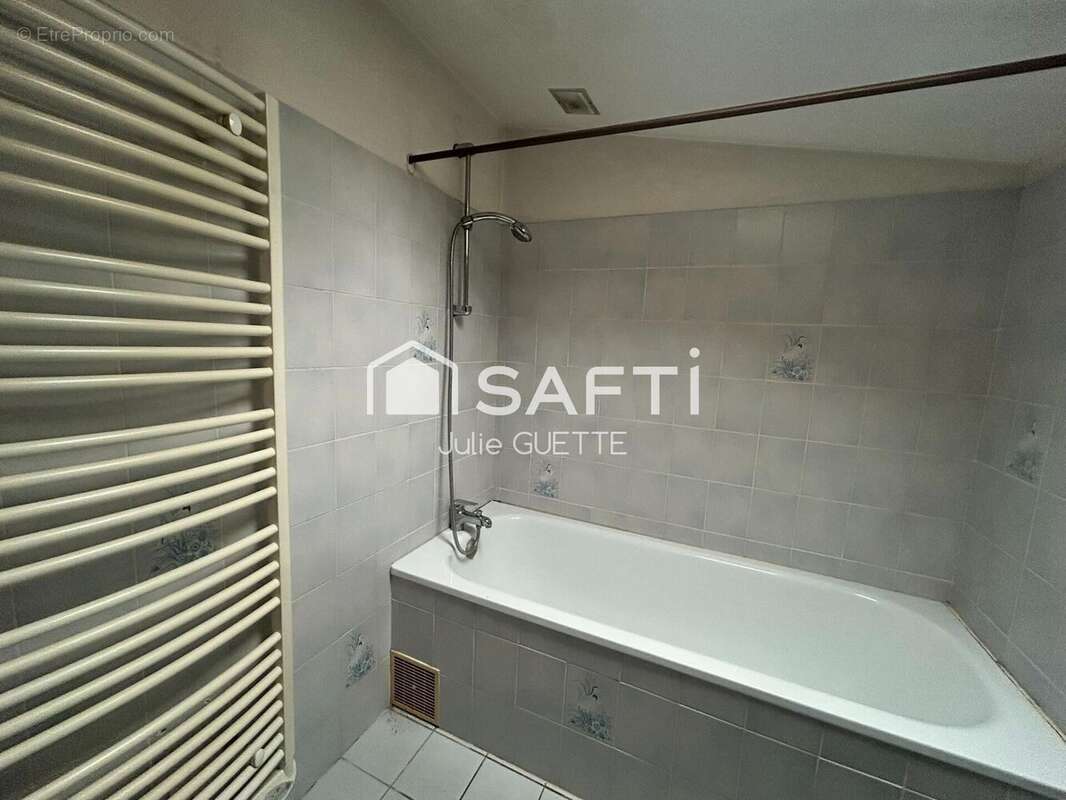 Maison 100 m² à Montournais  - photo 8