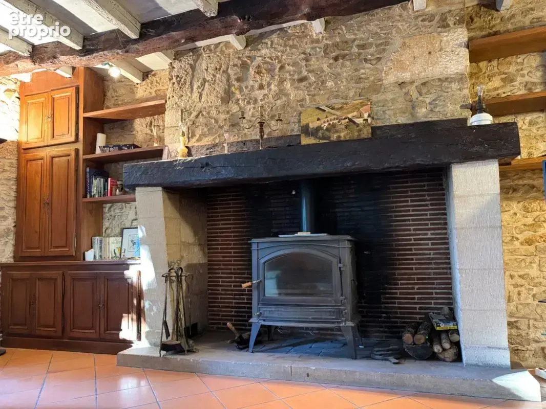 Coulaures (24420) – longère en pierre de 186 m² – 5 chambres – terrain de 3 224 m² – garage et dépendances - photo 8