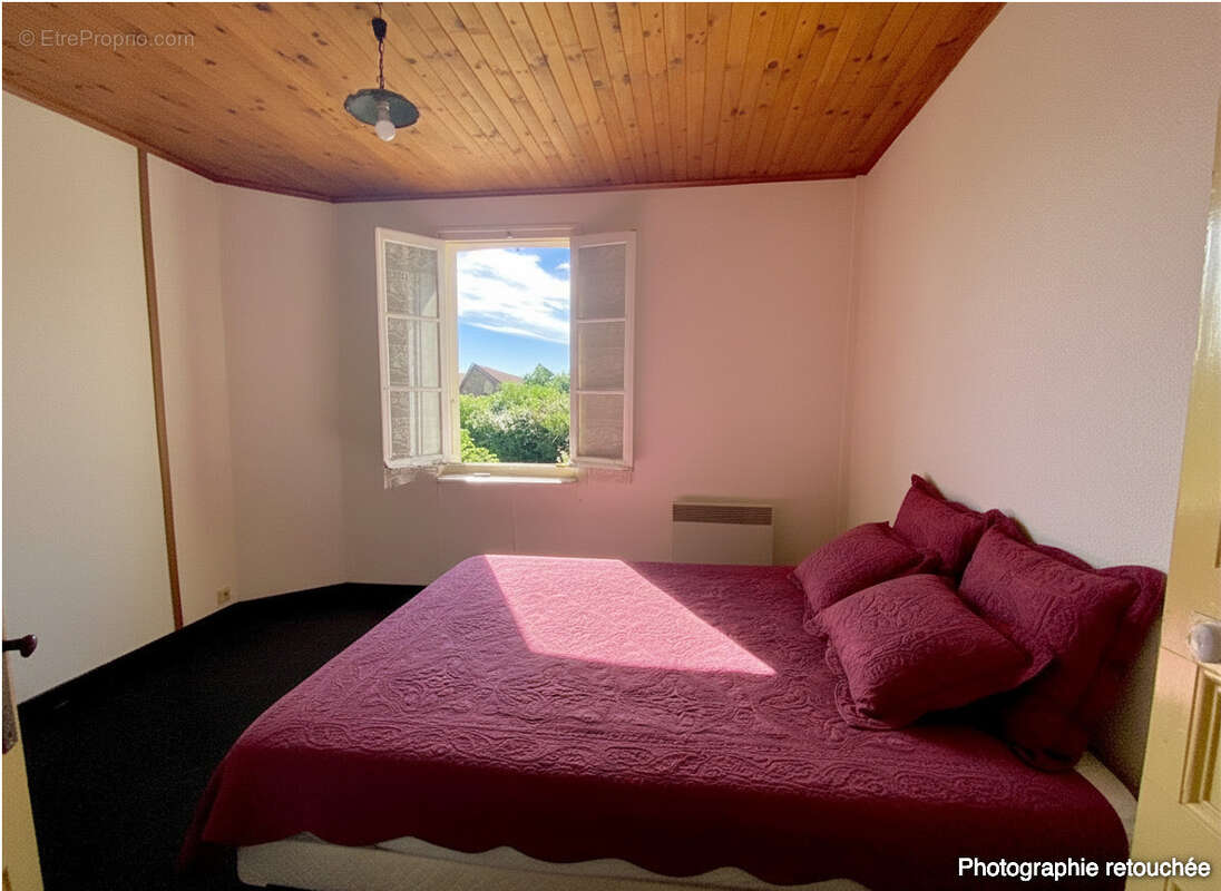 Maison de charme à un fort potentiel d'environ 85 m2 avec 591 m2 de terrain à Ardoix... - photo 8