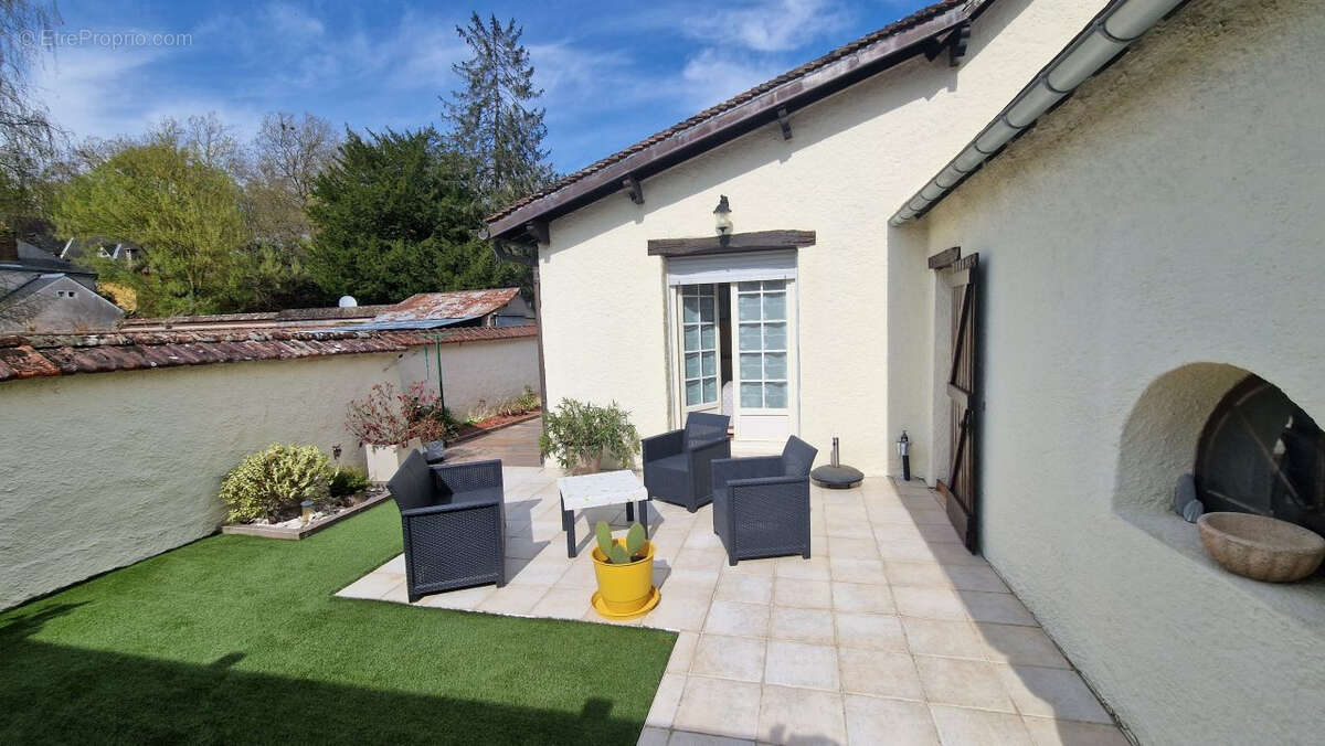 Maison à JOUY