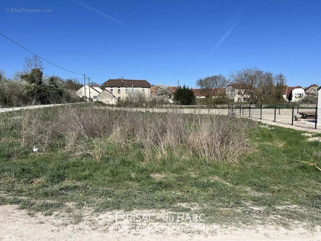 Terrain à TIL-CHATEL