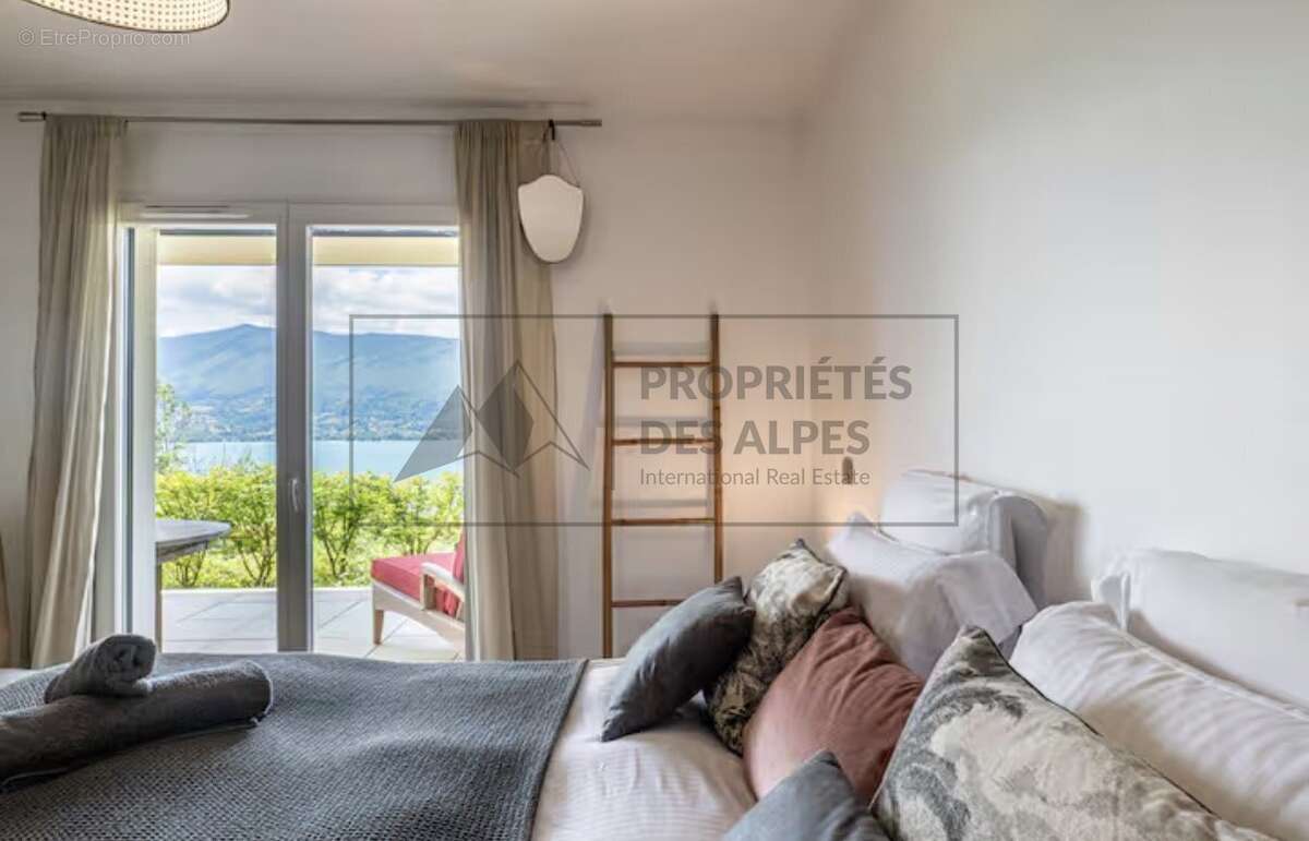 Veyrier-du-Lac  Appartement d'exception avec terrasse panoramique, piscine et vue imprenable sur le lac d'Annecy - photo 7