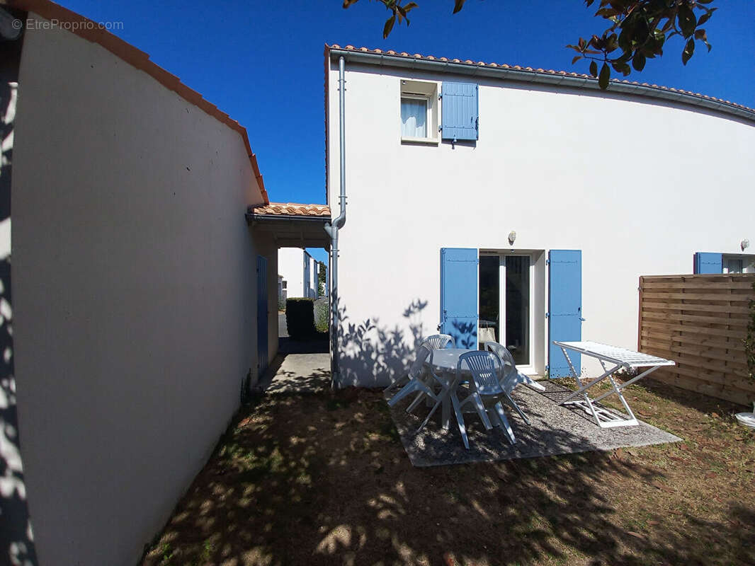 Charmante villa 4 pièces avec garage, terrasse et jardin au coeur d'une résidence avec piscine - photo 2