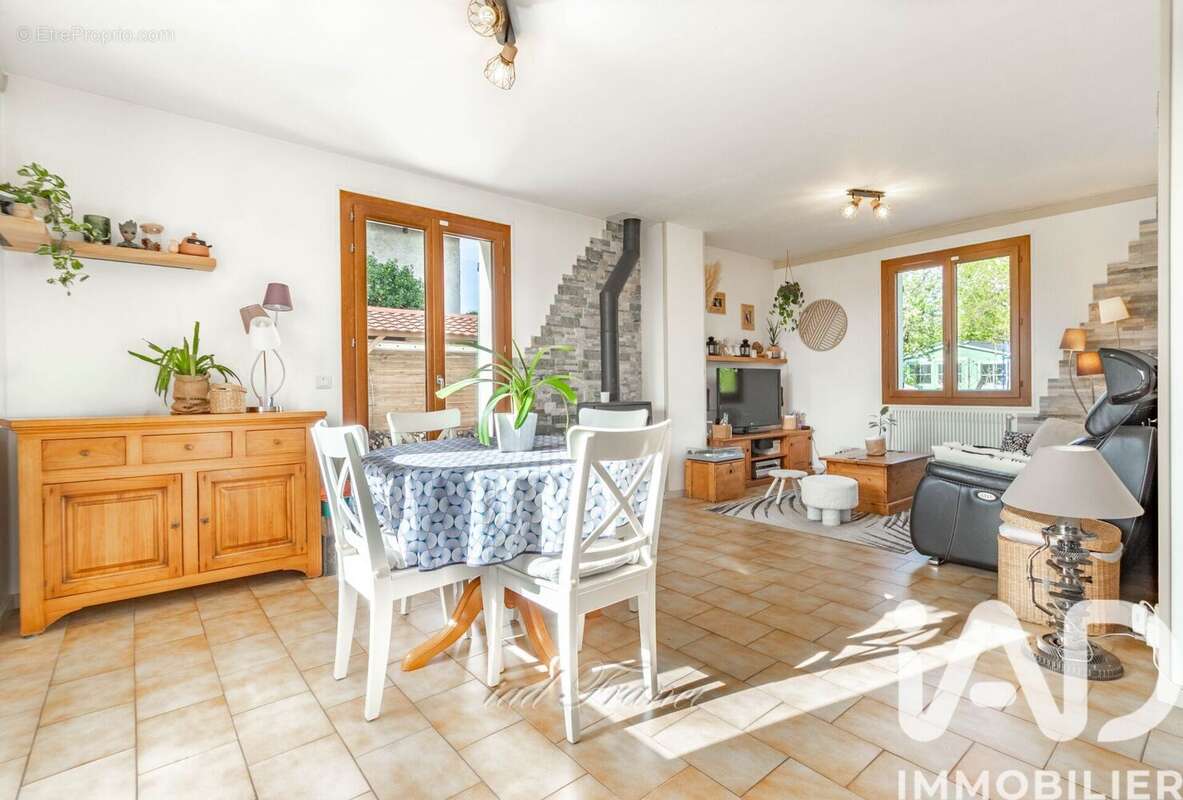 Photo 2 - Maison à FONTENAY-SAINT-PERE