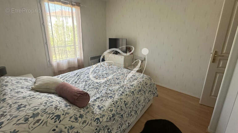 Location ecully 69130 appartement 2 pieces balcon residence piscine parc garage cave - photo 5