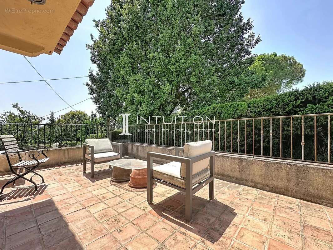 Mougins - Les Colles : Authentique villa de charme avec piscine - photo 19