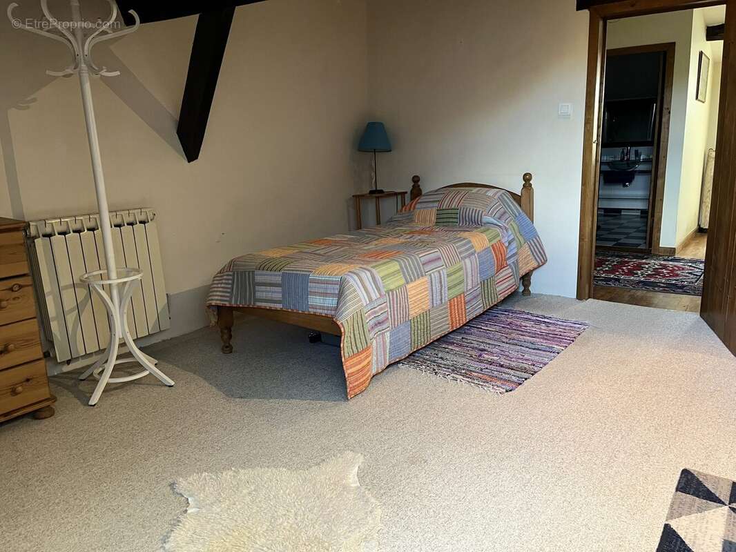 Maison à SERRES-ET-MONTGUYARD