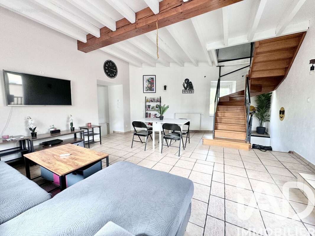 Photo 3 - Maison à LE CHAMBON-FEUGEROLLES