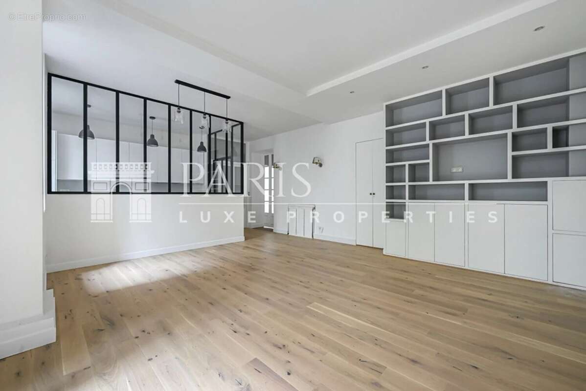 Appartement à PARIS-16E