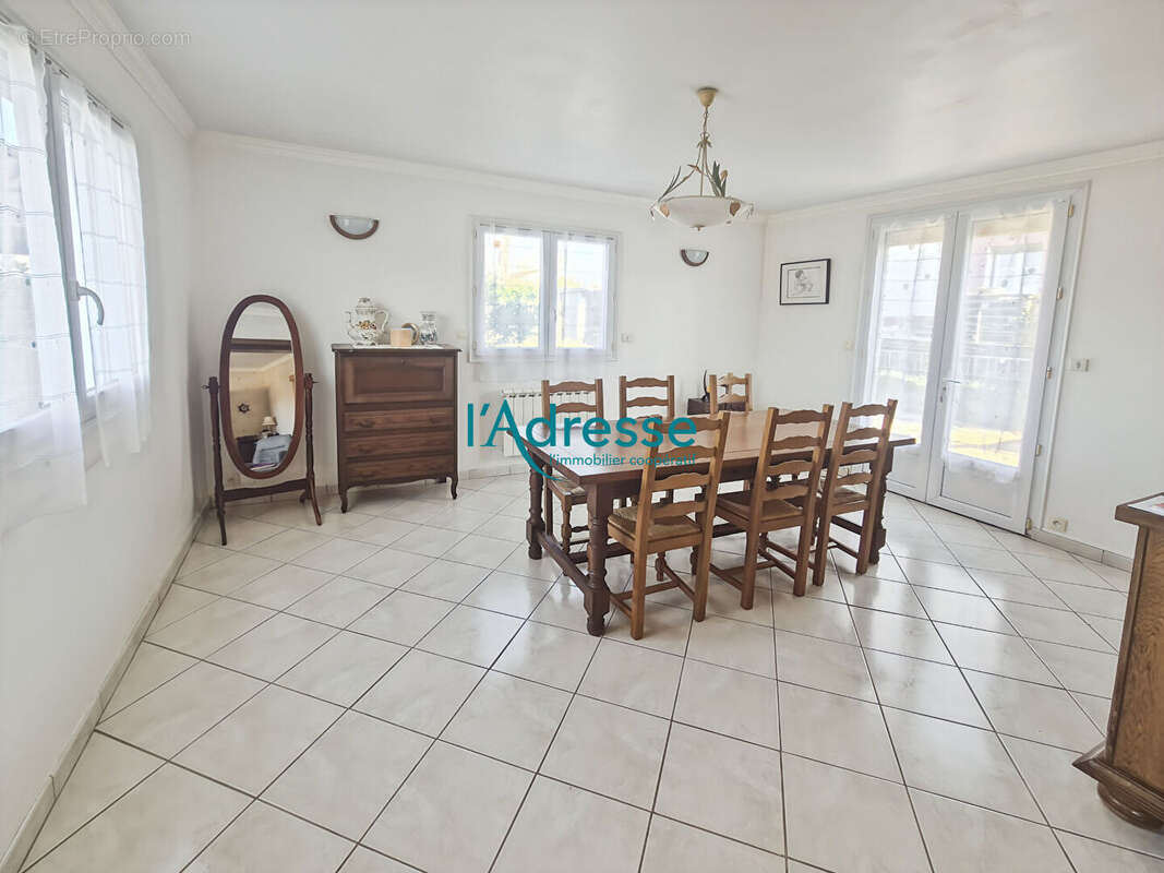 Maison à MONTREVAULT