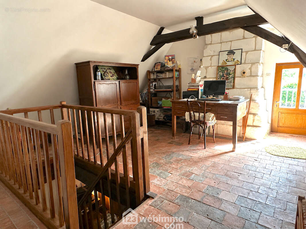 Maison 130 m² à Beaufort-En-Vallee  - photo 8