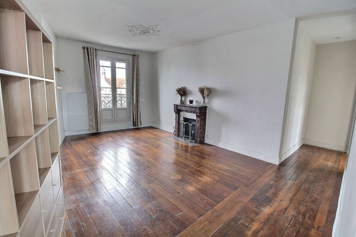 Appartement à LA GARENNE-COLOMBES