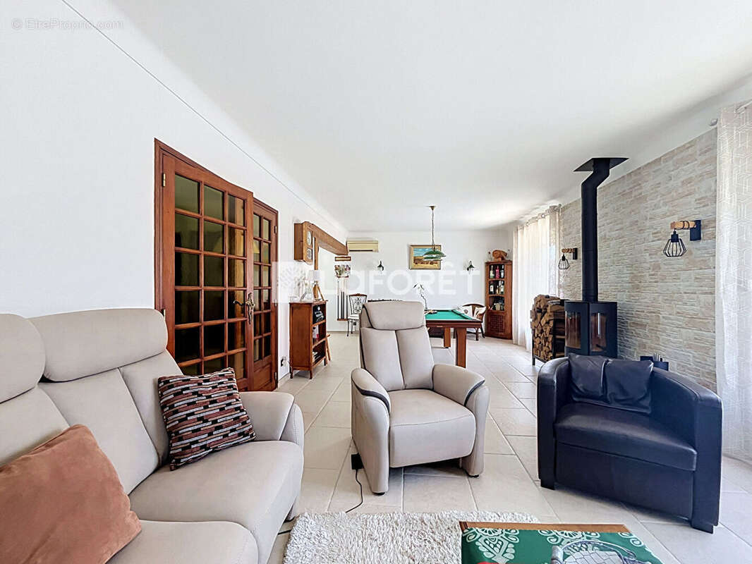 Une maison familiale aux beaux volumes T4 - 3 faces - photo 3