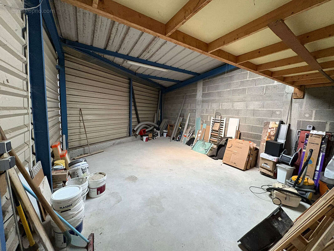 Commerce à LES PONTS-DE-CE