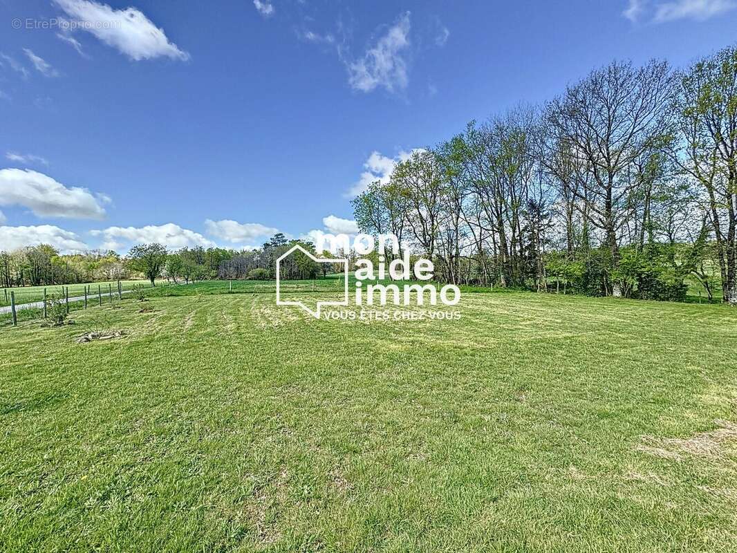 Maison à SAINT-MARTIN-DE-FRESSENGEAS