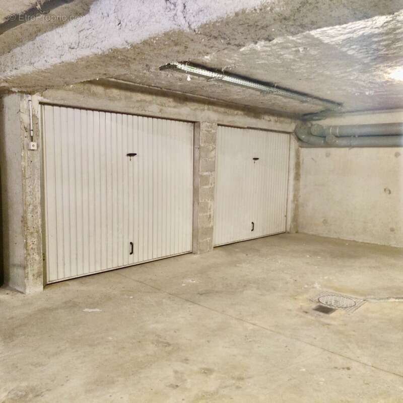 Parking à CHENNEVIERES-SUR-MARNE