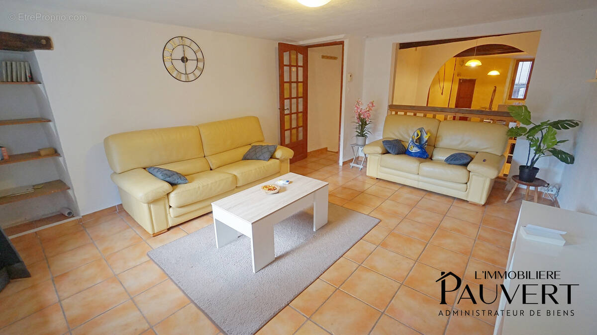 Appartement à GREOLIERES