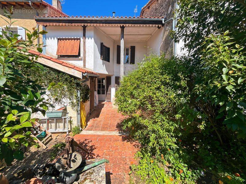 Maison à SAINT-CLAR