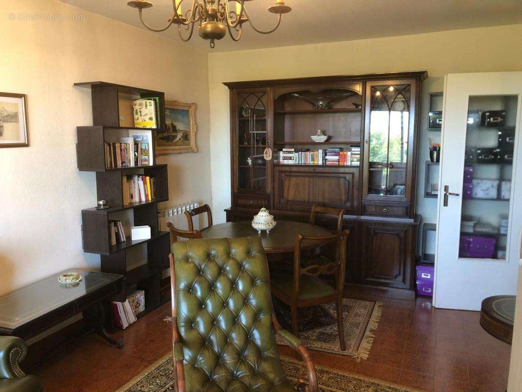 Appartement à SAINT-LAURENT-DU-VAR