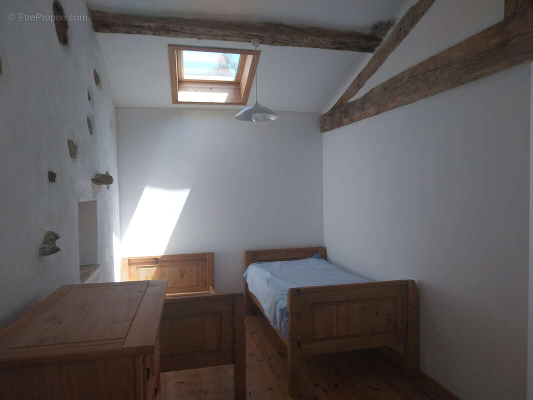 Maison à CHERVES-CHATELARS