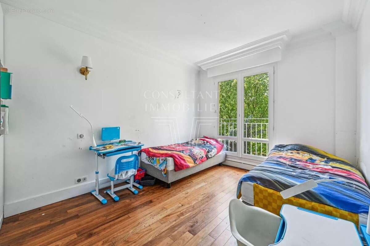 Appartement à NEUILLY-SUR-SEINE