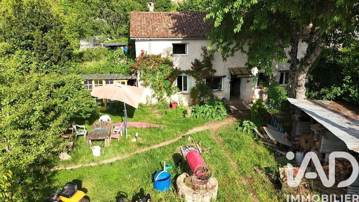 Photo 1 - Maison à SOMMIERES-DU-CLAIN