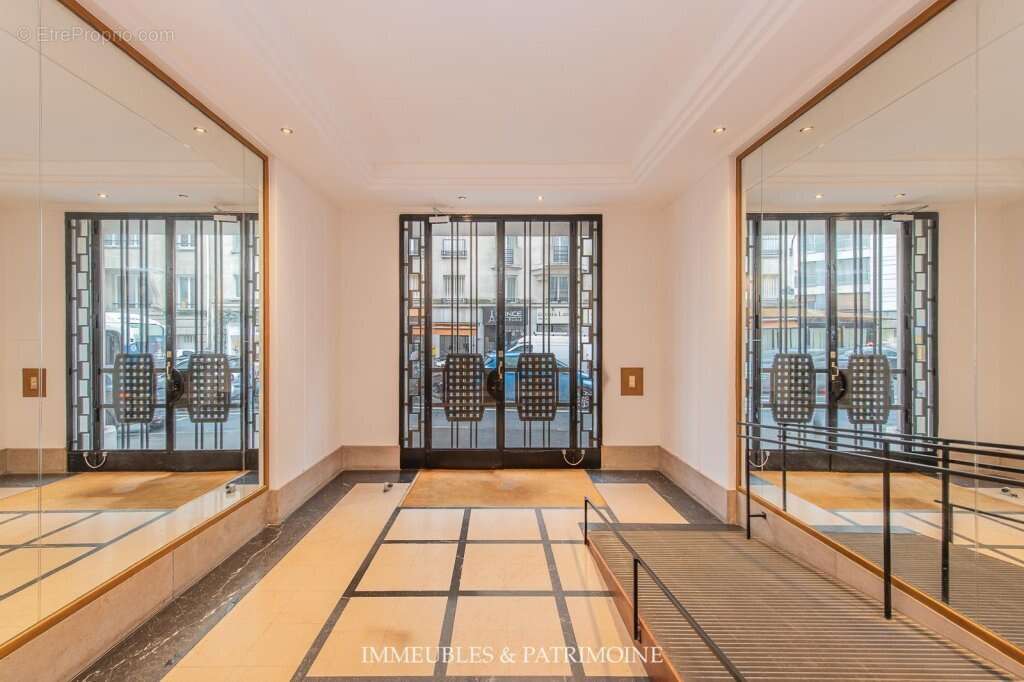 Appartement à PARIS-16E