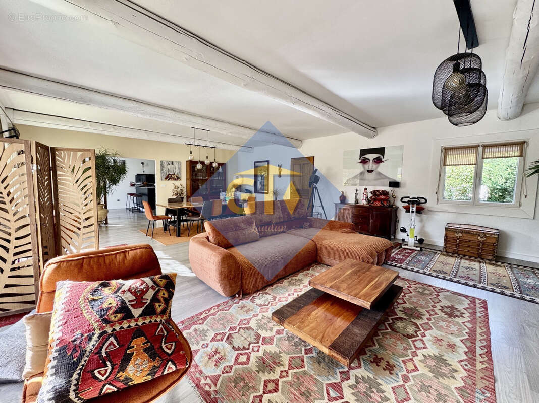 Maison à LAUDUN-L'ARDOISE