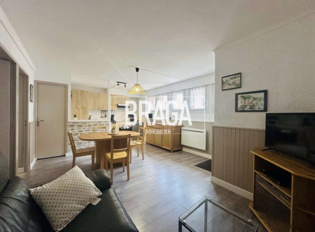 Appartement sur la place du portel 2 chambres - photo 3