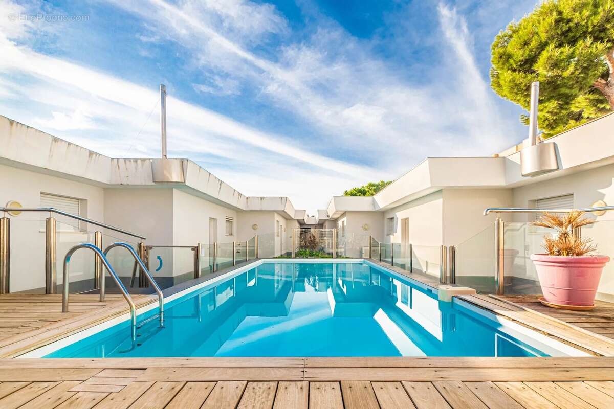 Appartement à SAINT-LAURENT-DU-VAR