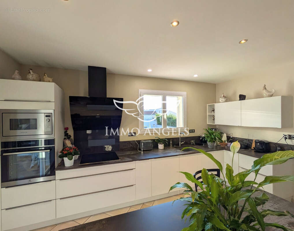 Cuisine - Maison à SAUVIAN