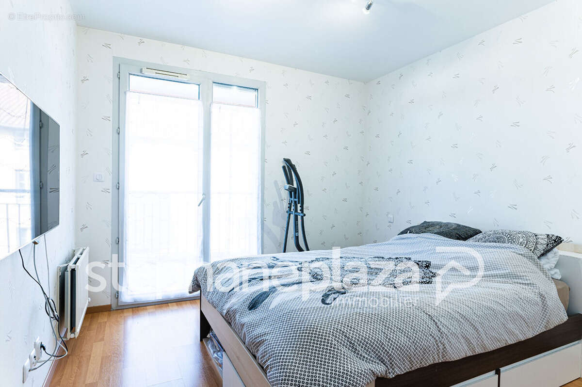 Appartement traversant de 94.5m² - 3 chambres avec 2 BALCONS et DOUBLE GARAGE de 32.5m² - AMBERIEUX-EN-DOMBES - photo 6