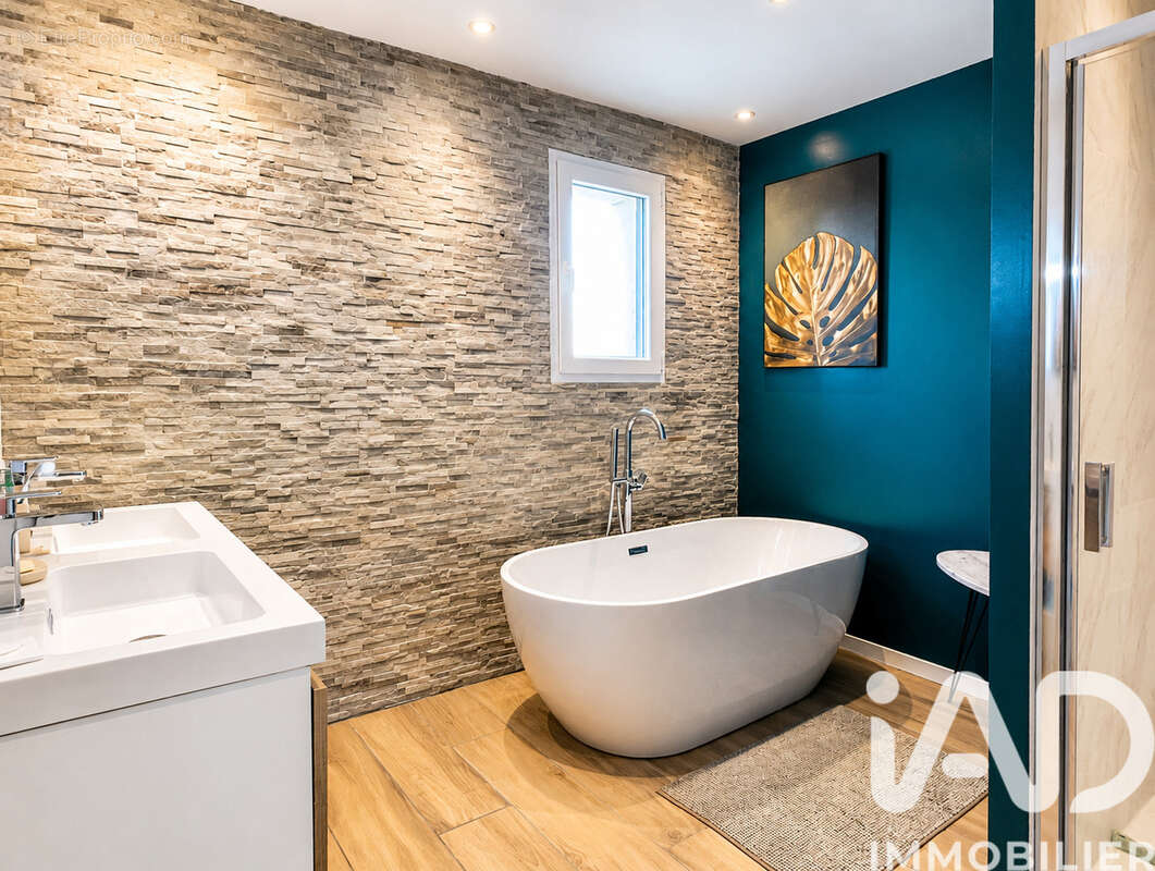 Maison 90 m² à Meyrieu-Les-Etangs  - photo 5