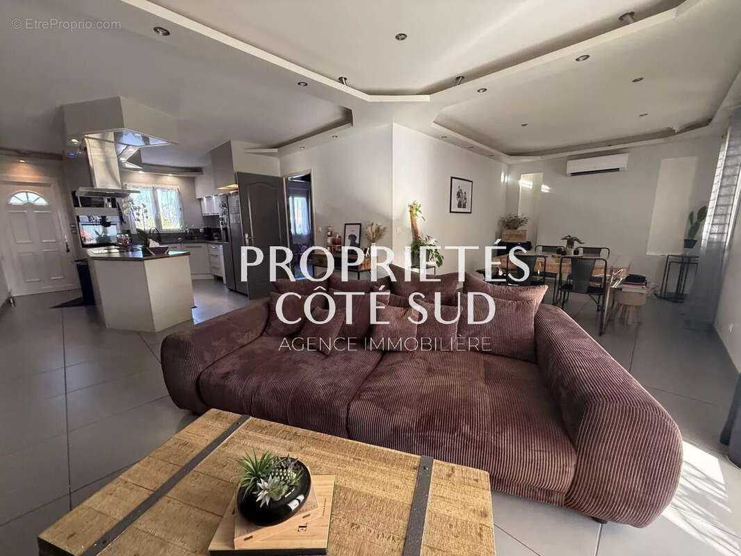 Maison à SAINT-VICTOR-LA-COSTE