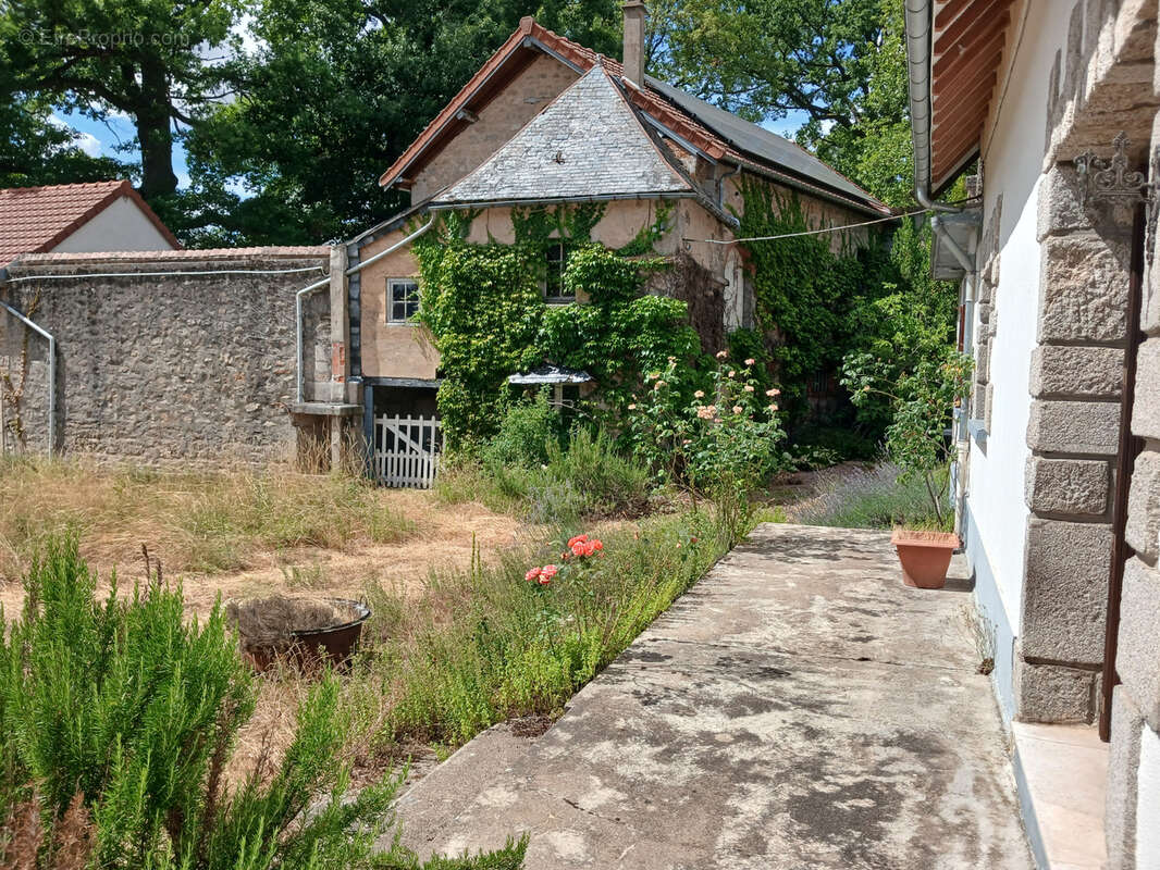 Exclusivité , maison de famille avec des grandes dépendances, entre Le Lac de Crescent et Lormes, Morvan à moi - photo 5