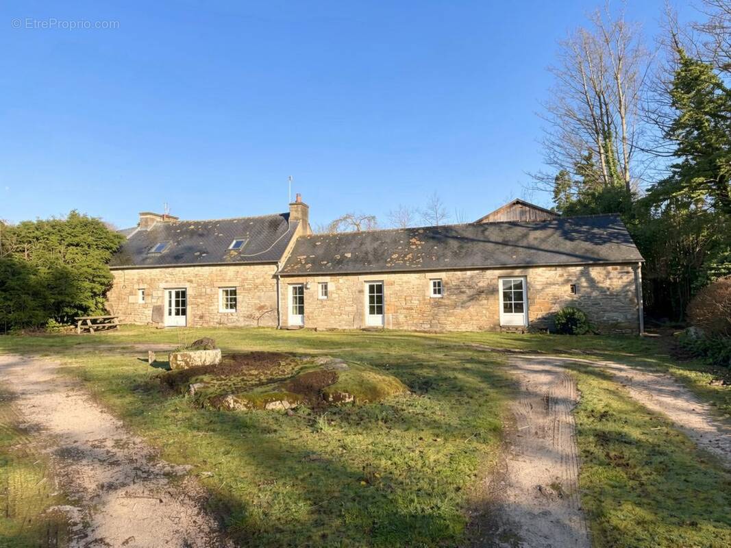 Maison à PLOUNEOUR-MENEZ