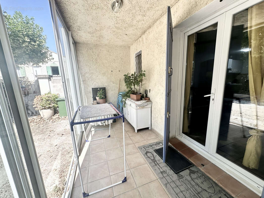 Appartement 49m2 de type 2 SENAS - photo 6