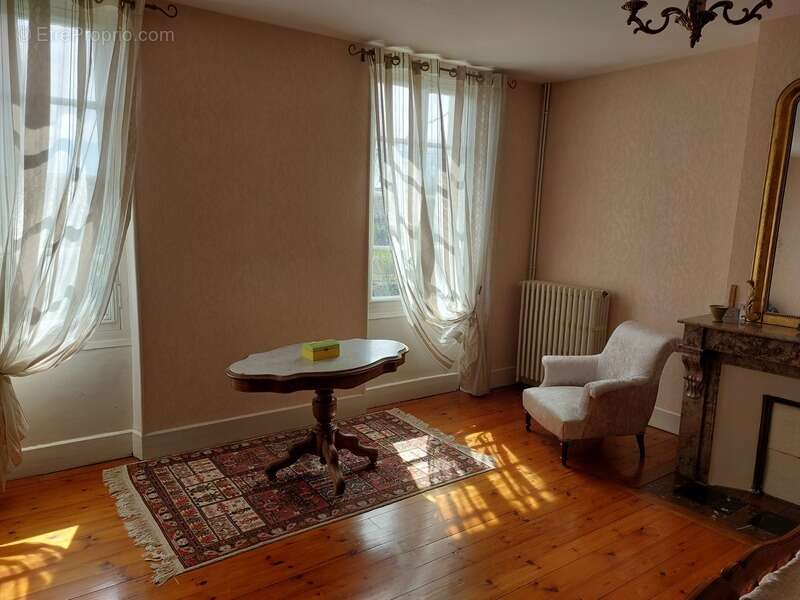 Maison de maitre avec  dependances deux pigeonniers sur parc de 5000m² - photo 11