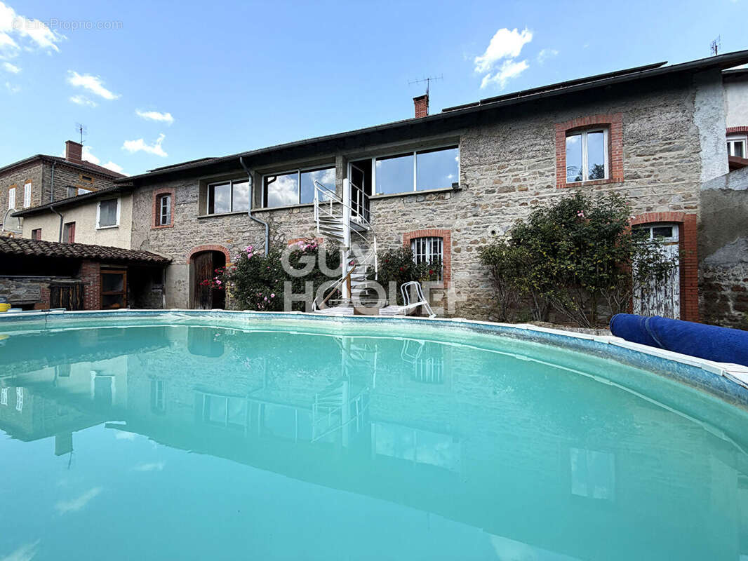 Maison de village de 158 m² à Saint-Genis-l'Argentière - photo 2