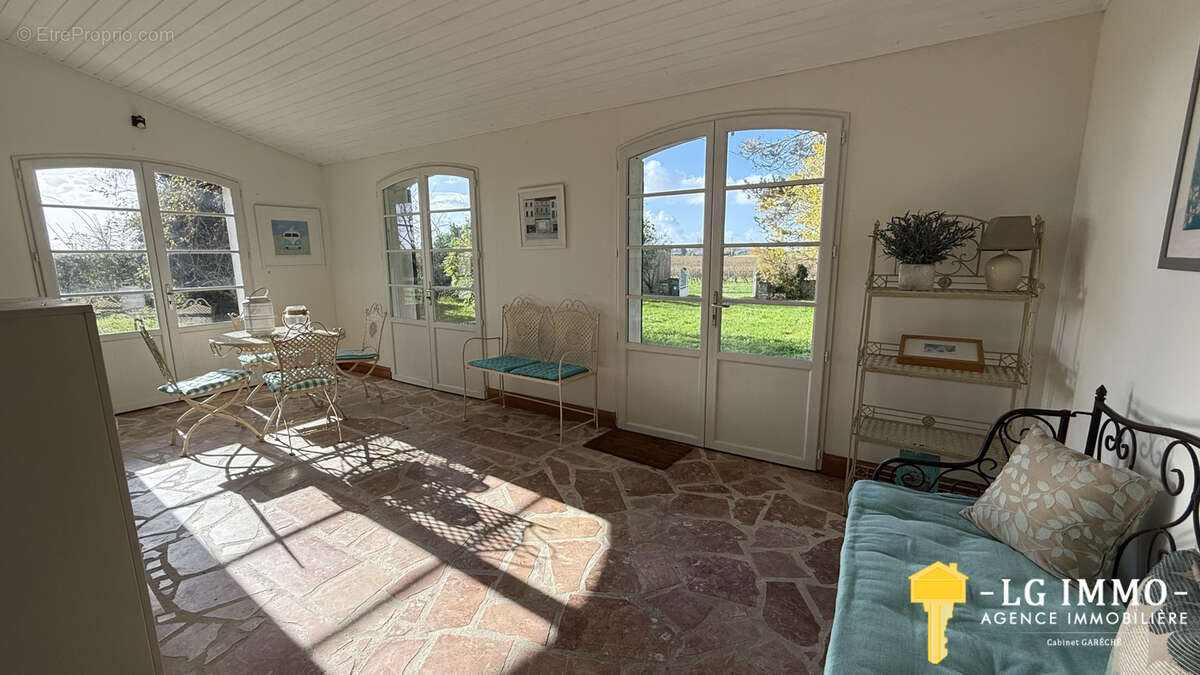 Maison à MORTAGNE-SUR-GIRONDE