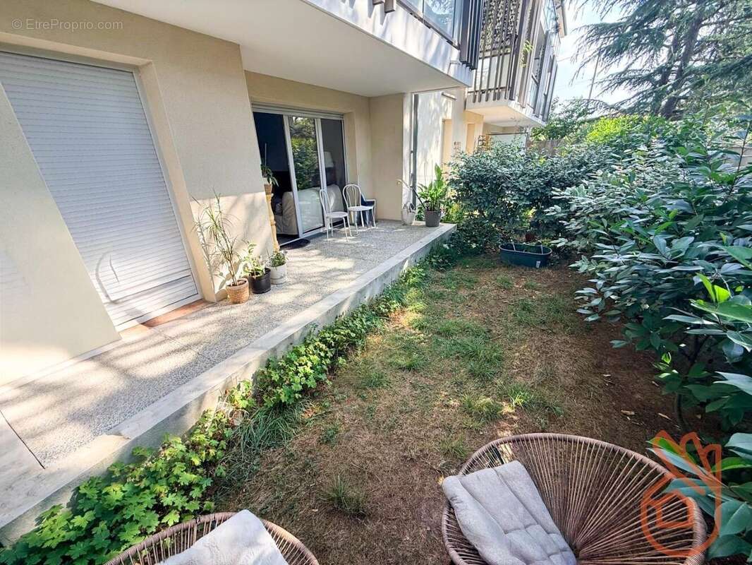 T2 en rdj + terrasse jardinet et 2 places de parking - photo 10
