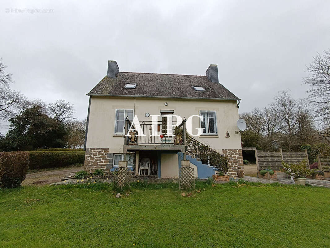 Maison à PLUSSULIEN