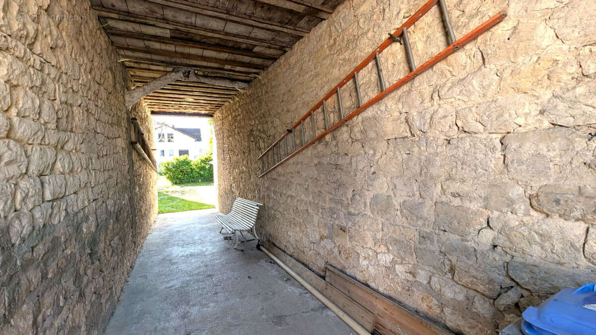 Maison à COUSANCE