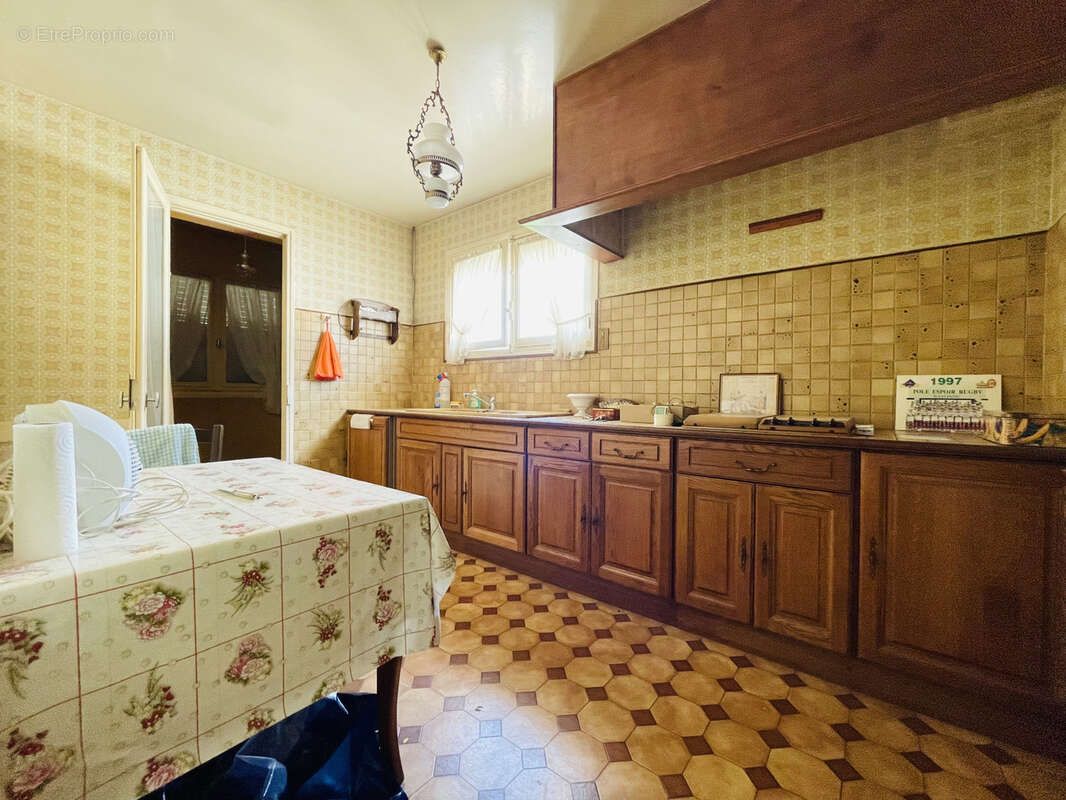 Maison à SAINT-PANTALEON-DE-LARCHE