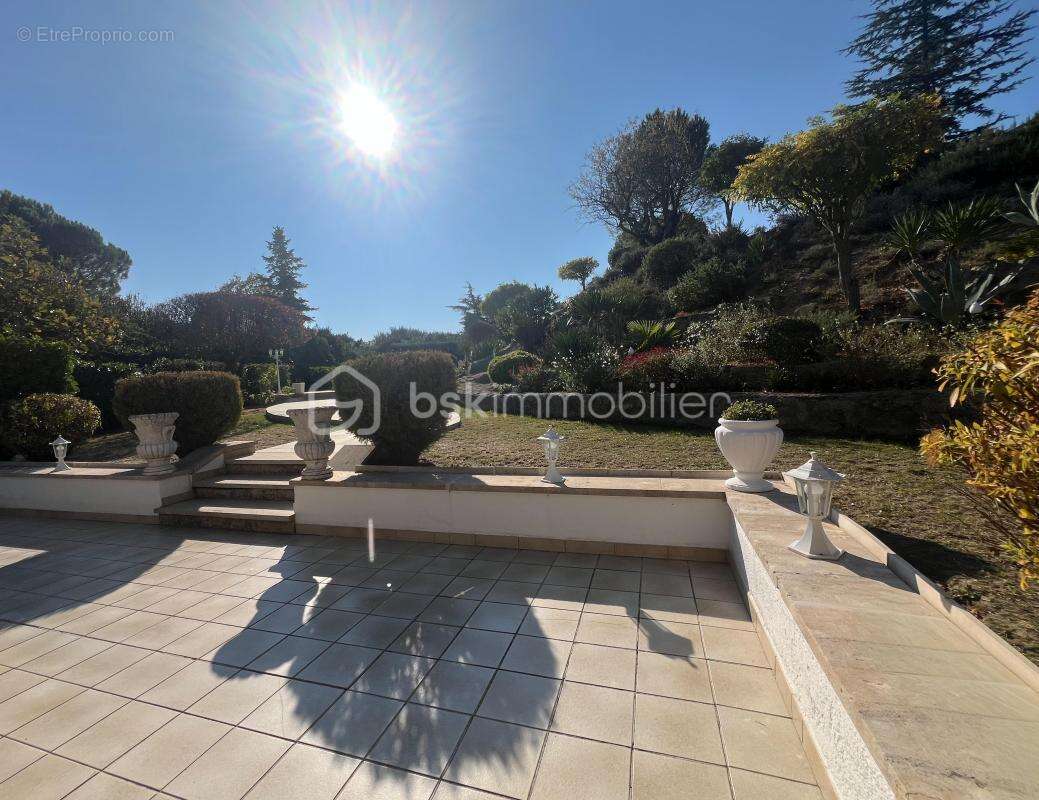 Maison à SAINT-HILAIRE-DE-BRETHMAS