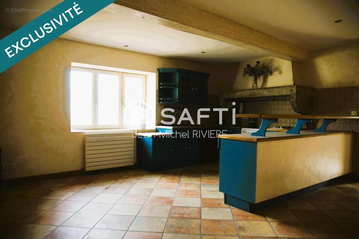 Maison 270 m² à Yzeron  - photo 7
