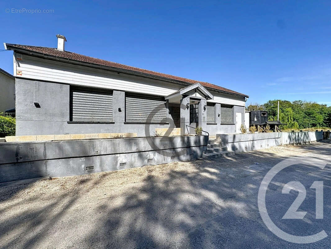 Maison 717 m² à Courcy  - photo 2